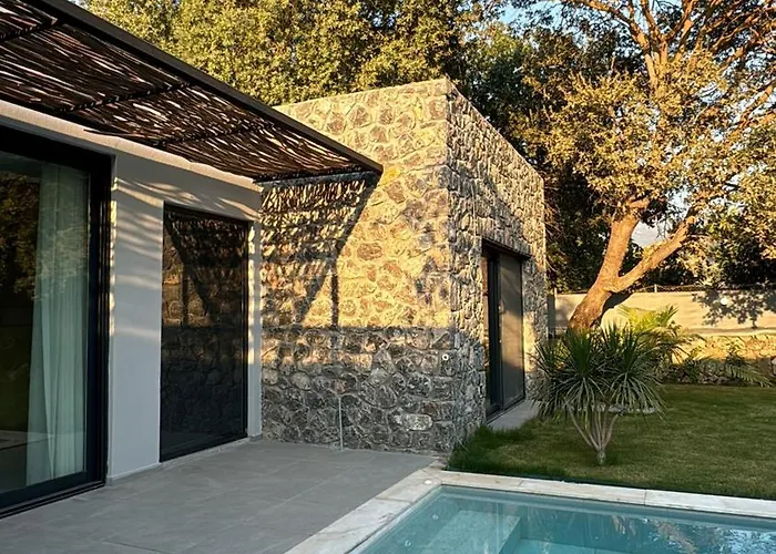 Thelevissihouses Villa